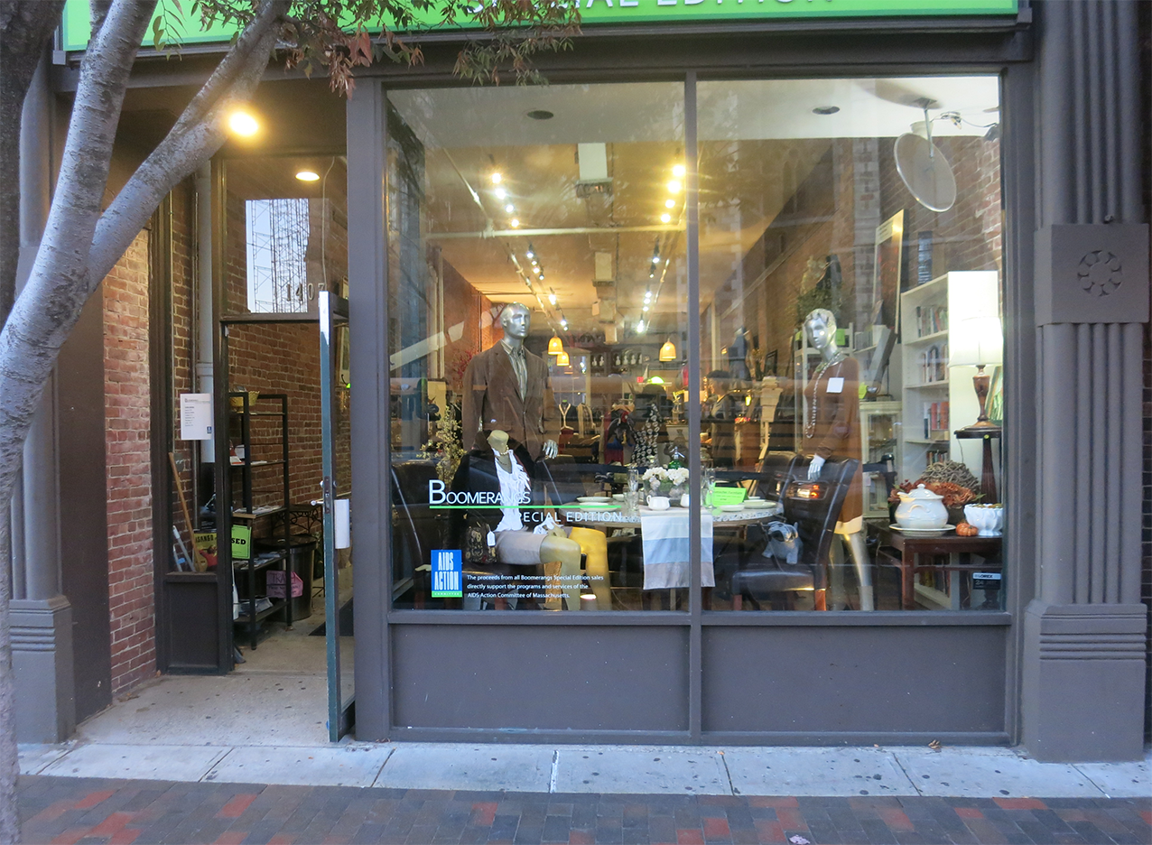 00-exterior-of-boomerangs-washington-street